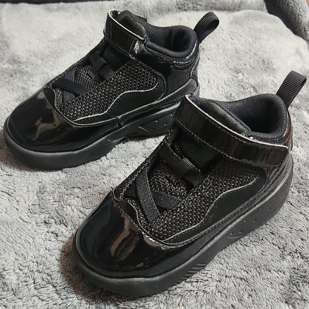 All Black Kids Jordans Max Aura 2 Size 8c